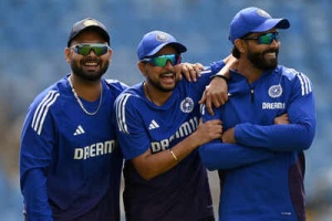 Gavaskar Calls for Kuldeep Yadav's Inclusion in Second Test, Questions Bumrah's Fitness After India's Loss
